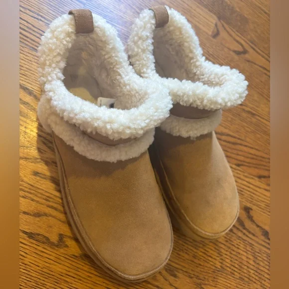 UGG Classic Ultra Mini Spillseam Genuine Shearling Bootie - Picture 4 of 6